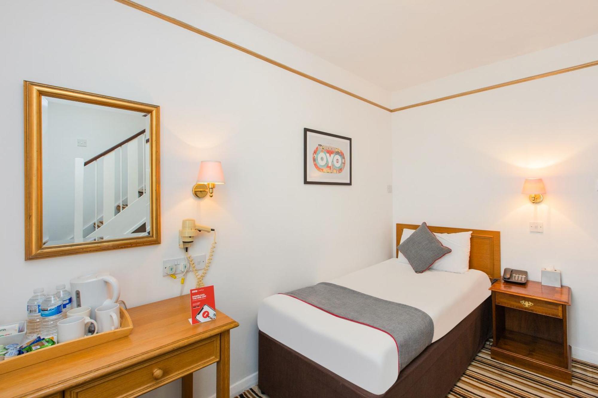 OYO Stade Court Hotel Hythe  Buitenkant foto