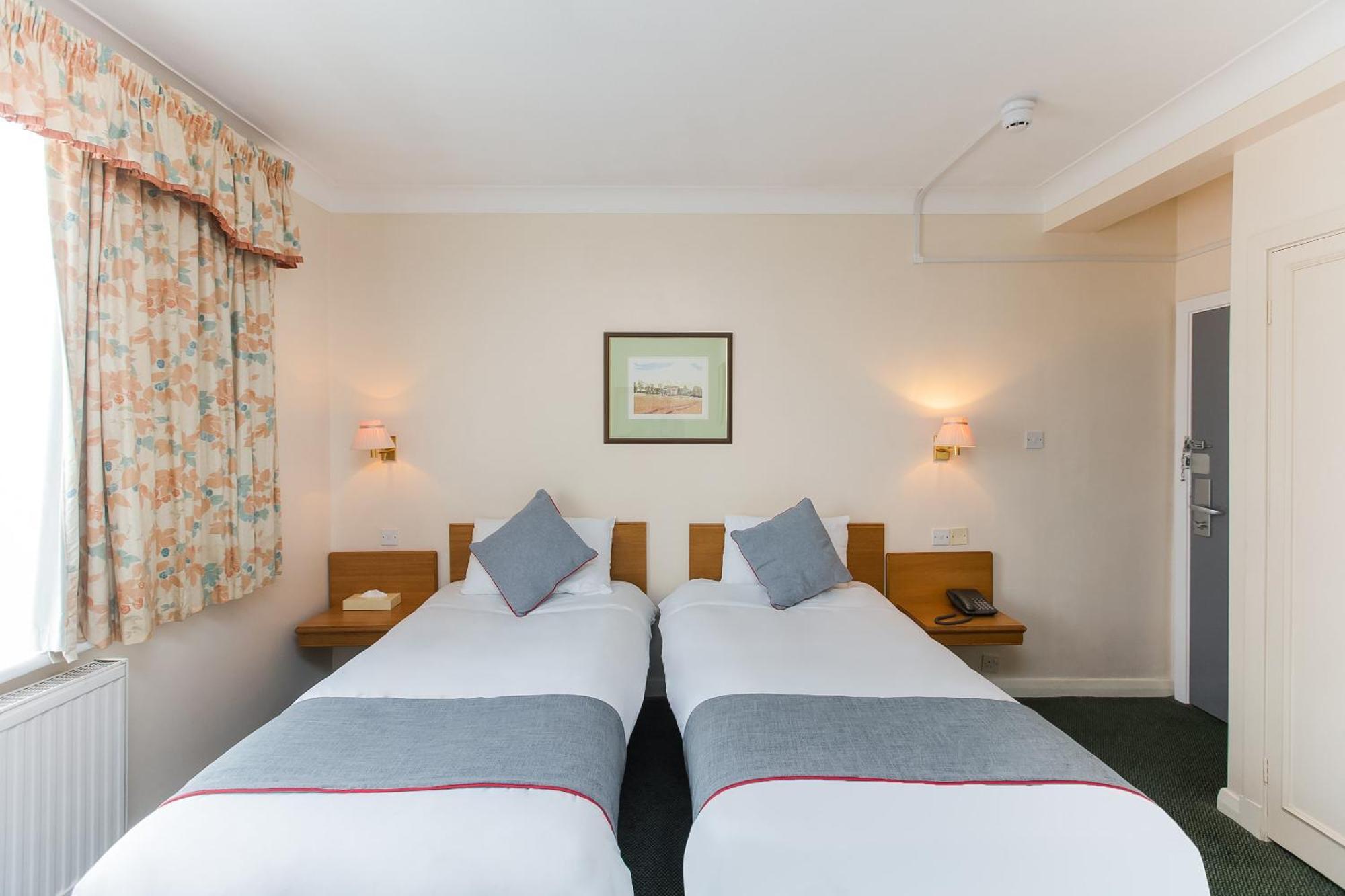 OYO Stade Court Hotel Hythe  Buitenkant foto