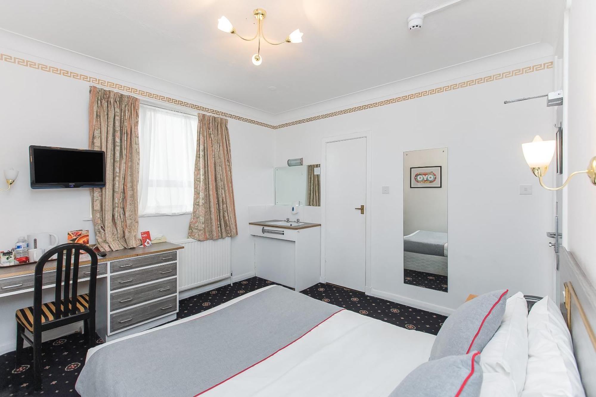 OYO Stade Court Hotel Hythe  Buitenkant foto
