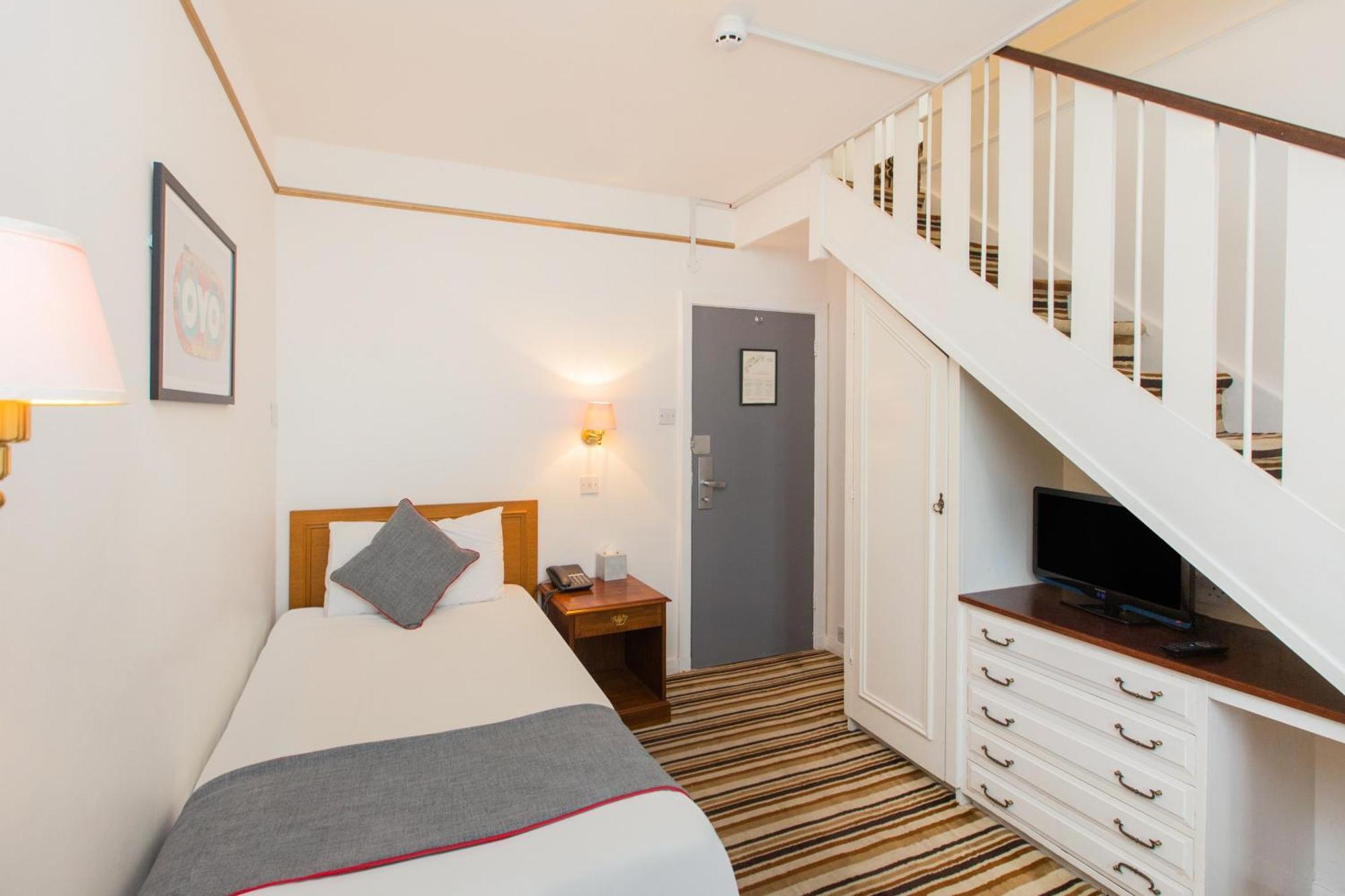 OYO Stade Court Hotel Hythe  Buitenkant foto