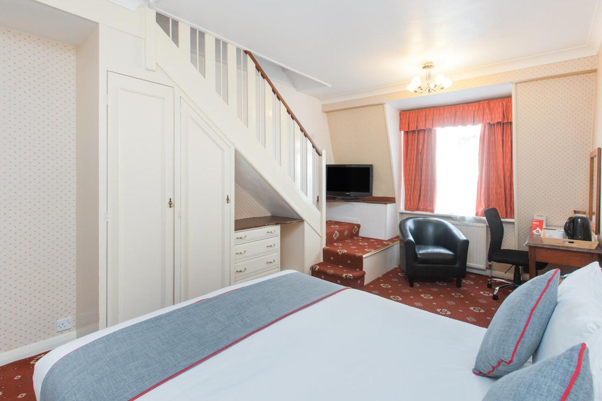 OYO Stade Court Hotel Hythe  Buitenkant foto