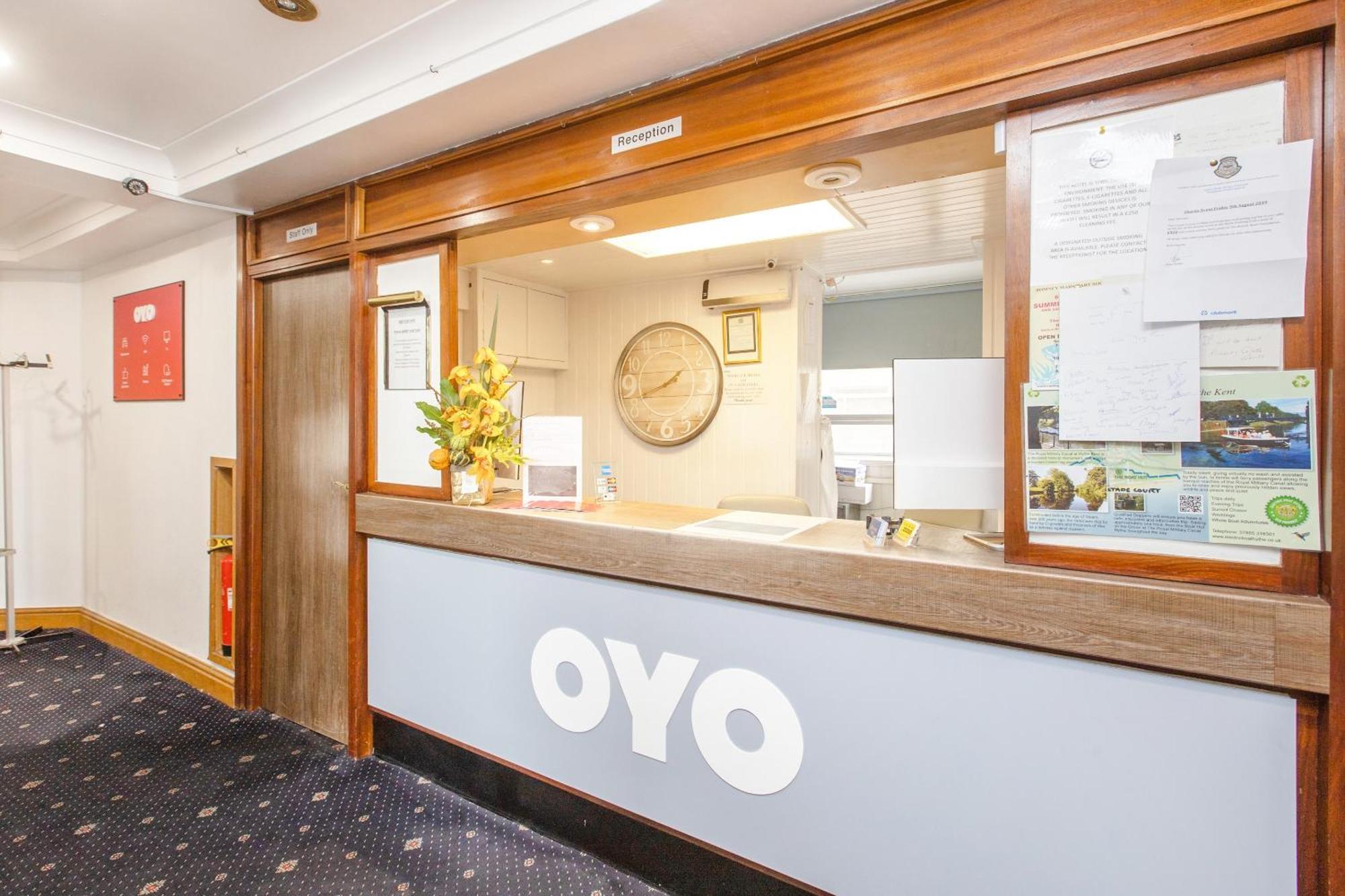 OYO Stade Court Hotel Hythe  Buitenkant foto