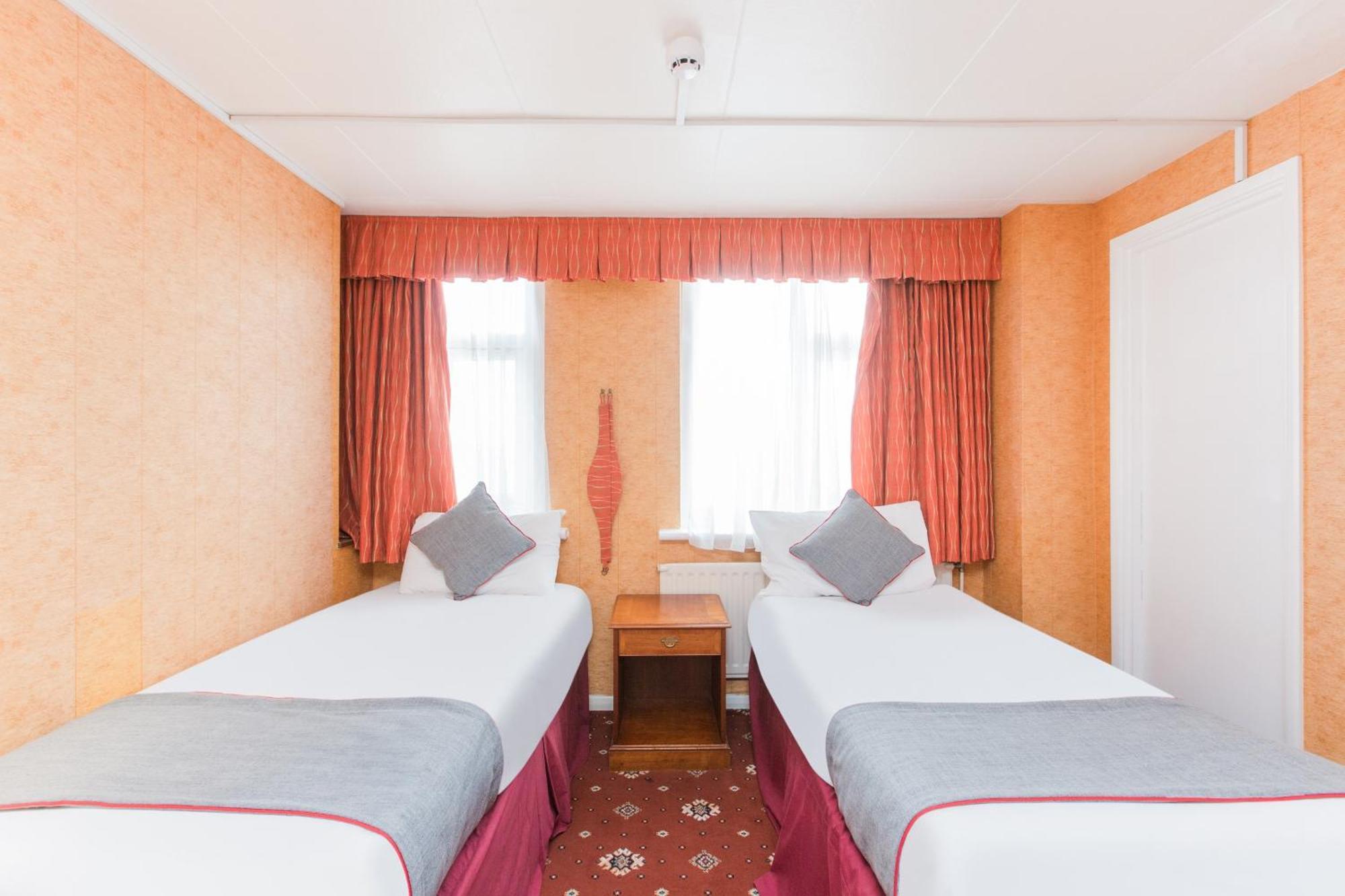 OYO Stade Court Hotel Hythe  Buitenkant foto