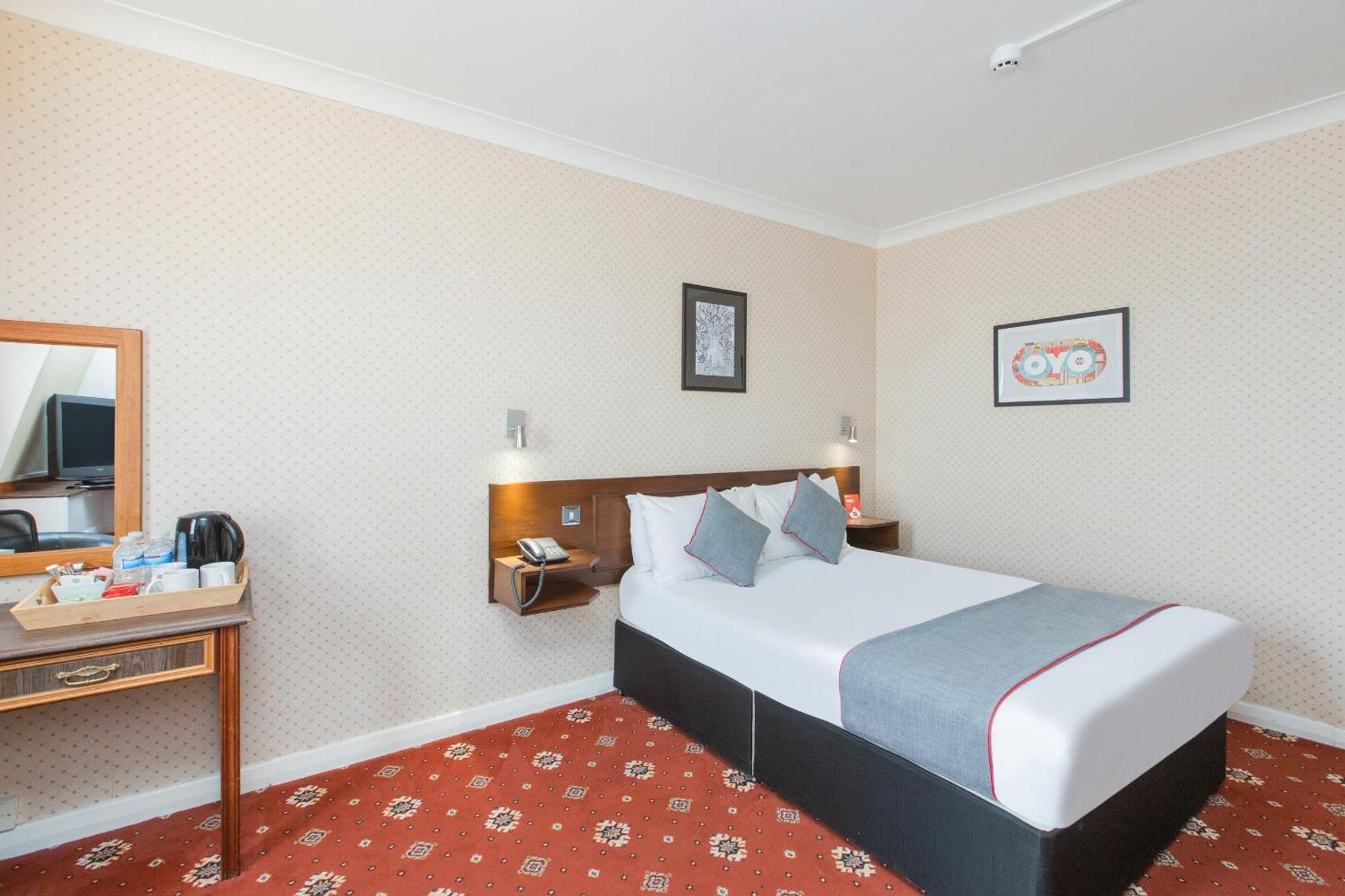 OYO Stade Court Hotel Hythe  Buitenkant foto