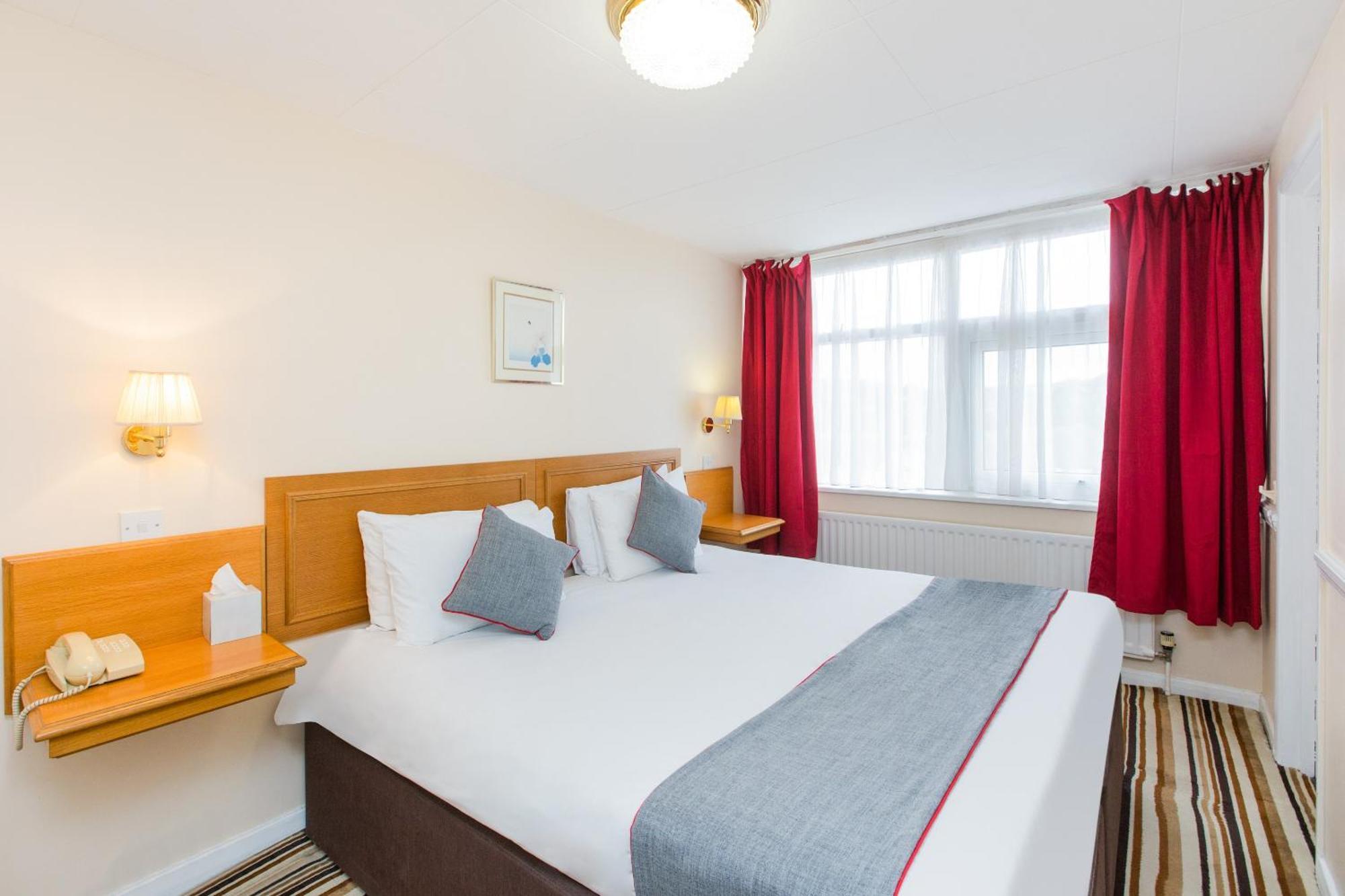 OYO Stade Court Hotel Hythe  Buitenkant foto