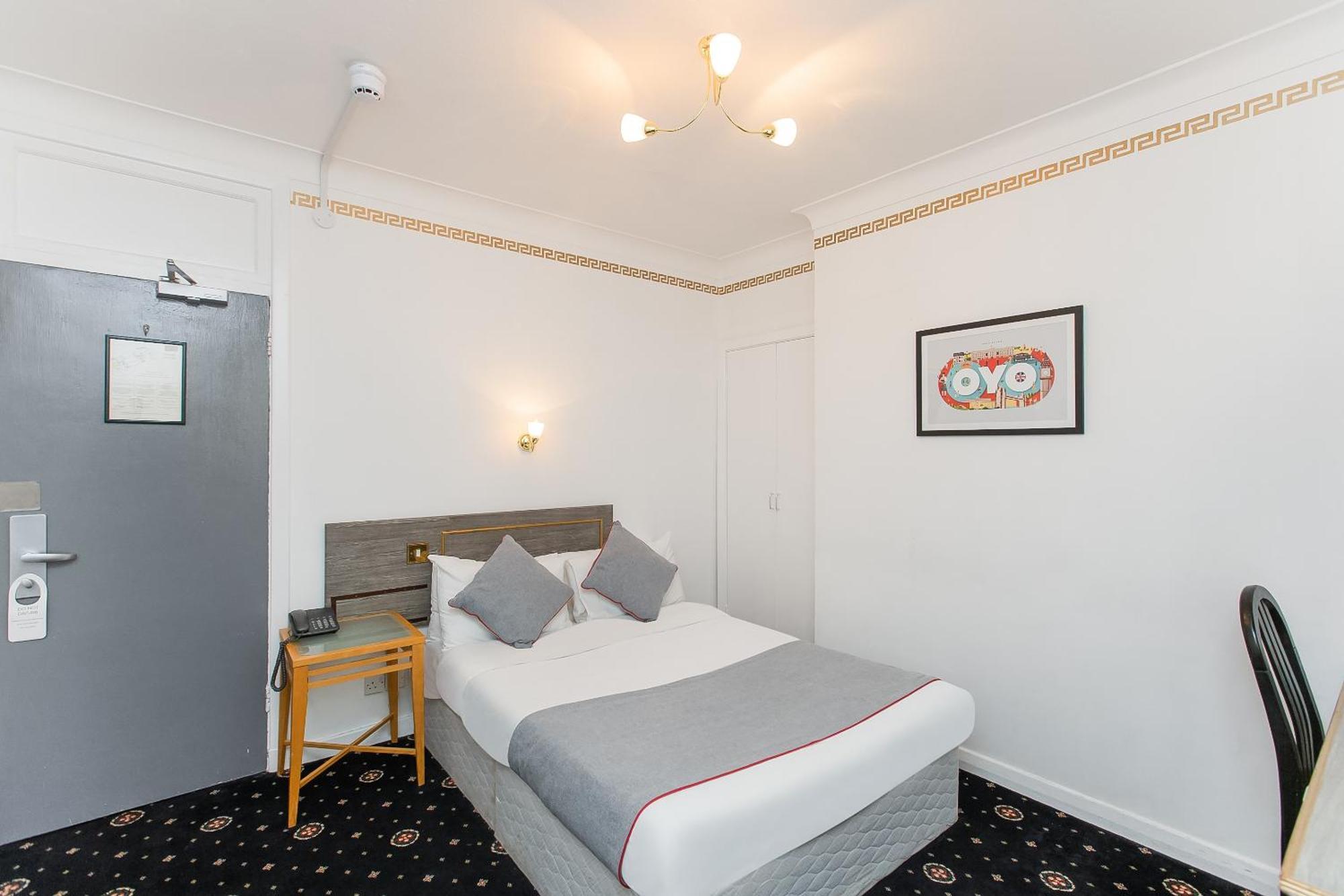 OYO Stade Court Hotel Hythe  Buitenkant foto