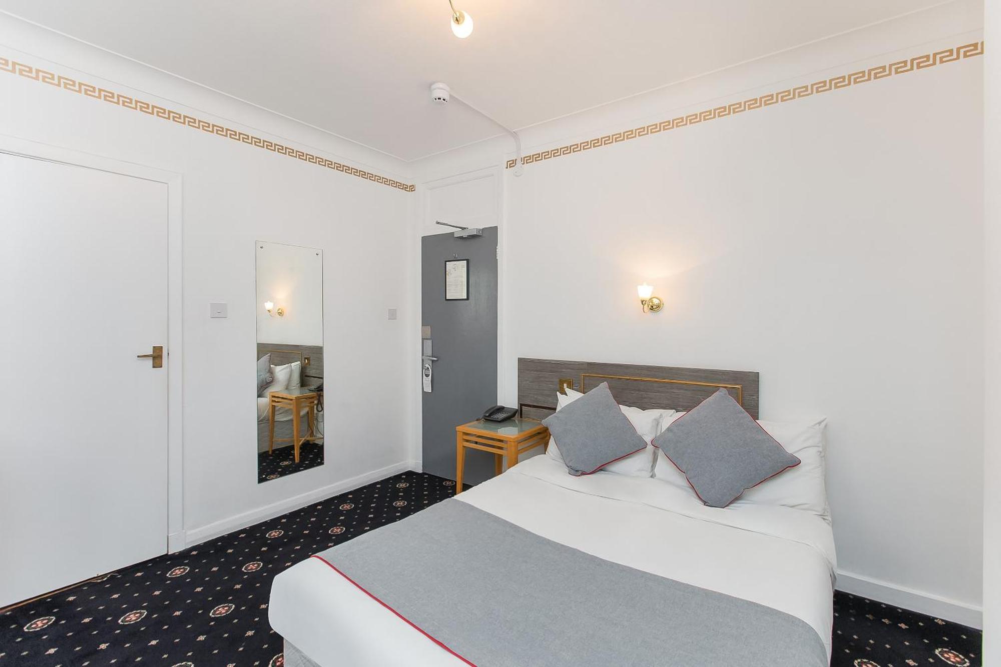 OYO Stade Court Hotel Hythe  Buitenkant foto