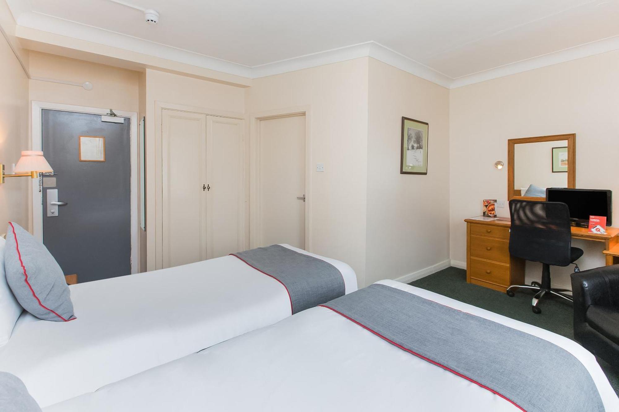 OYO Stade Court Hotel Hythe  Buitenkant foto