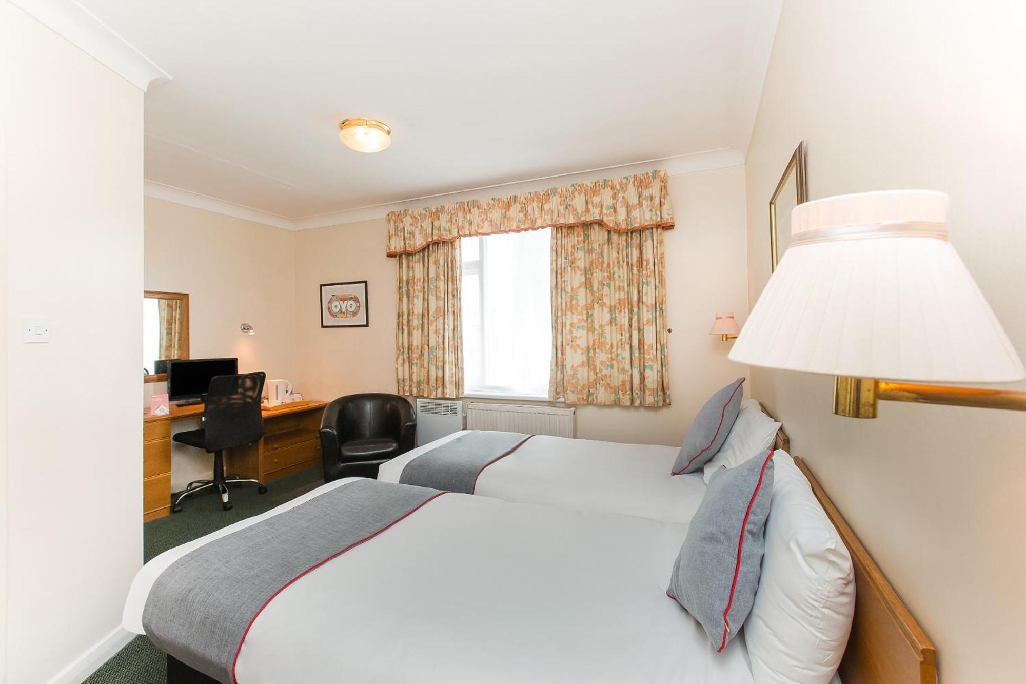 OYO Stade Court Hotel Hythe  Buitenkant foto