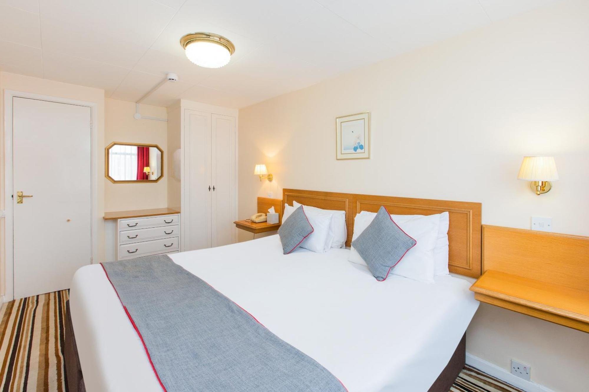 OYO Stade Court Hotel Hythe  Buitenkant foto