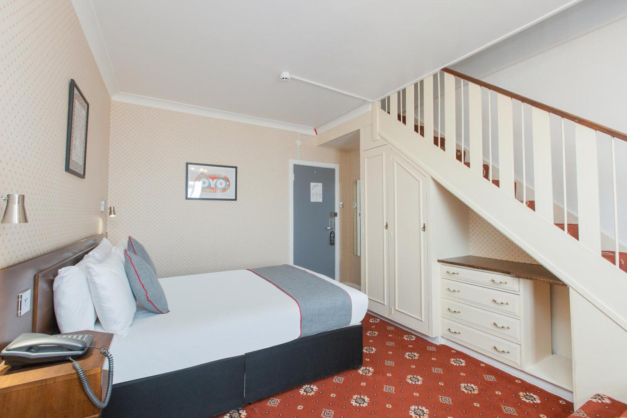 OYO Stade Court Hotel Hythe  Buitenkant foto