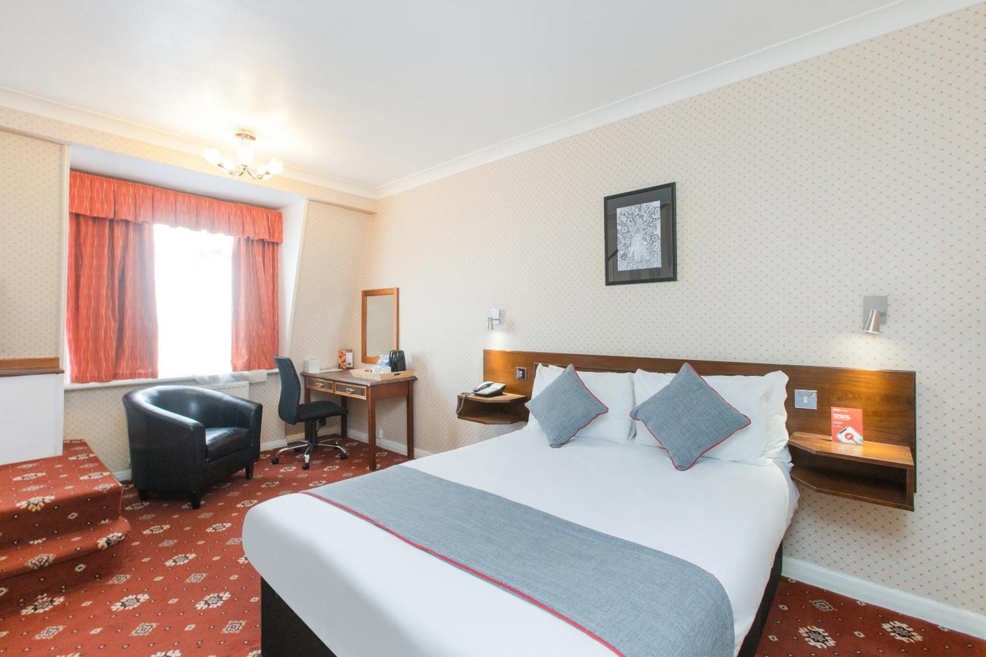 OYO Stade Court Hotel Hythe  Buitenkant foto
