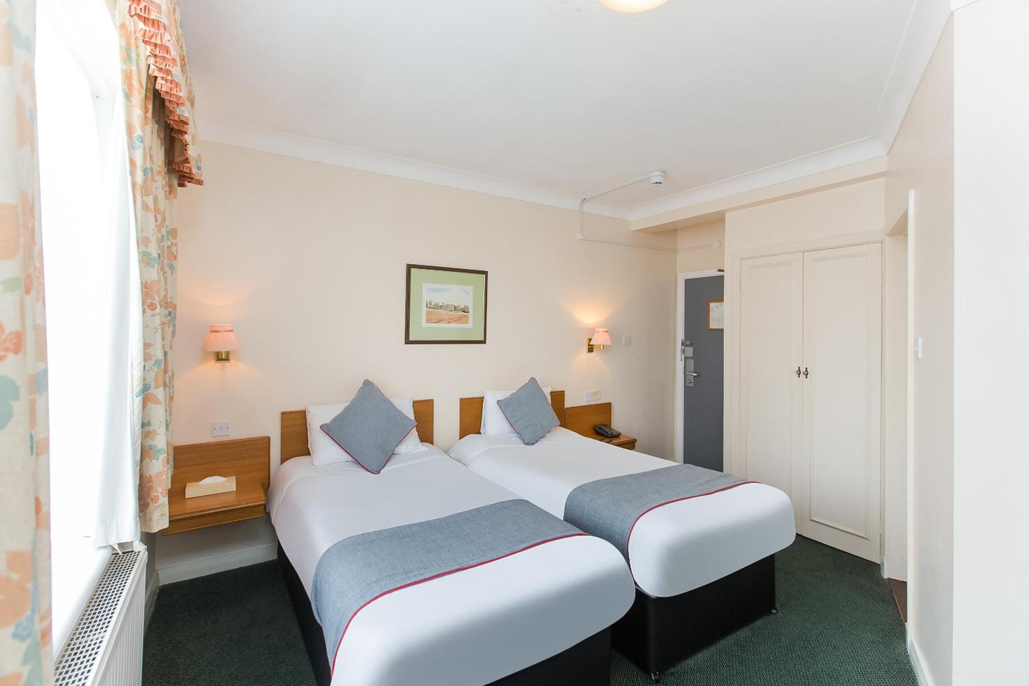 OYO Stade Court Hotel Hythe  Buitenkant foto