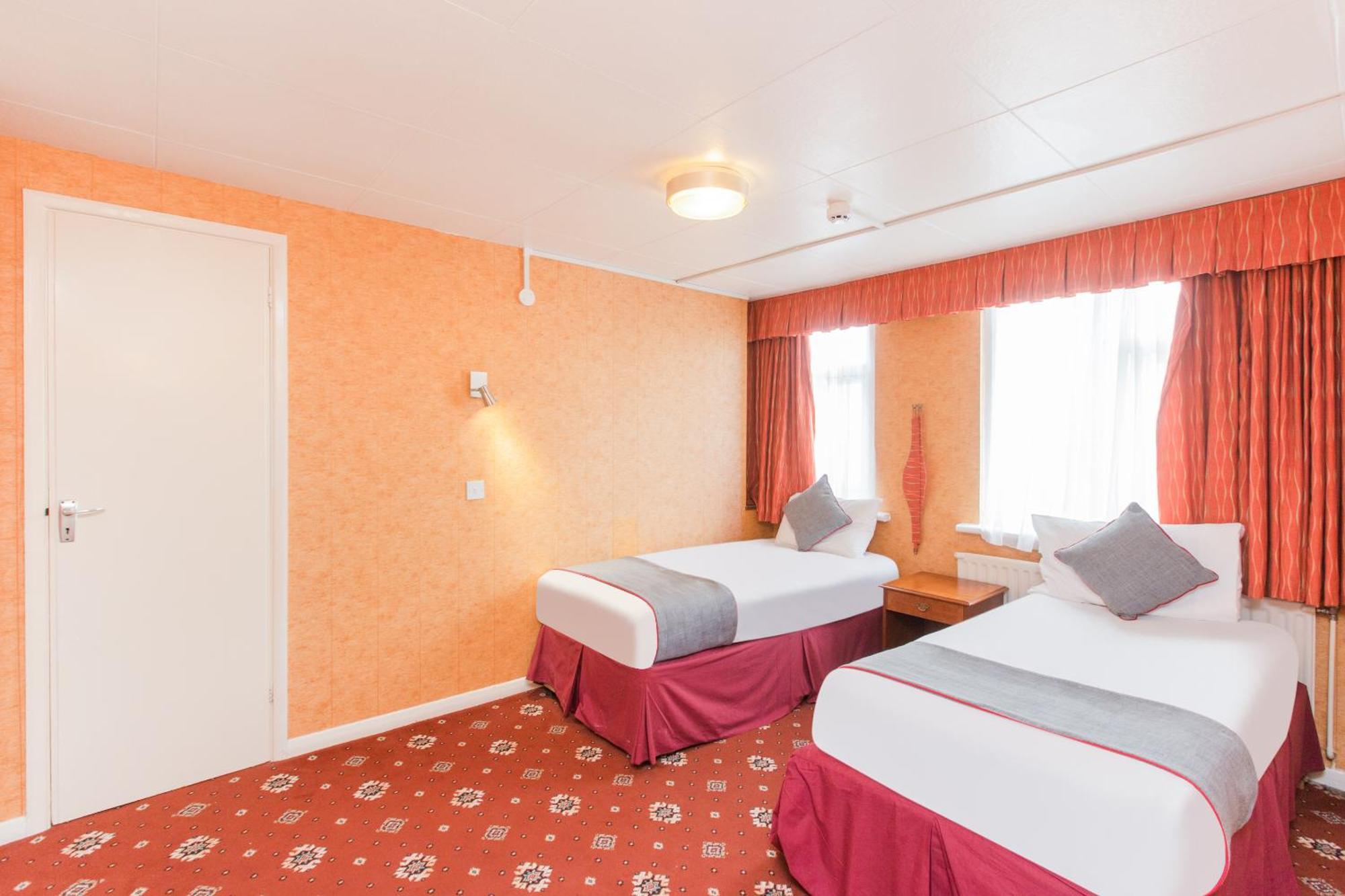 OYO Stade Court Hotel Hythe  Buitenkant foto